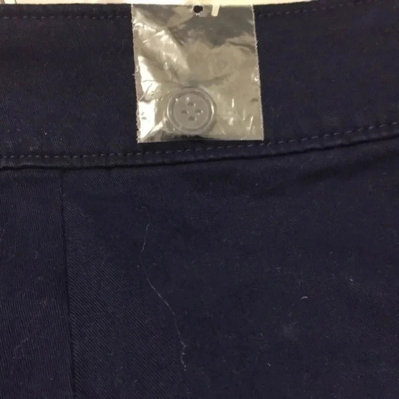 Monroe &Main ladies shorts 16 - Picture 11 of 16